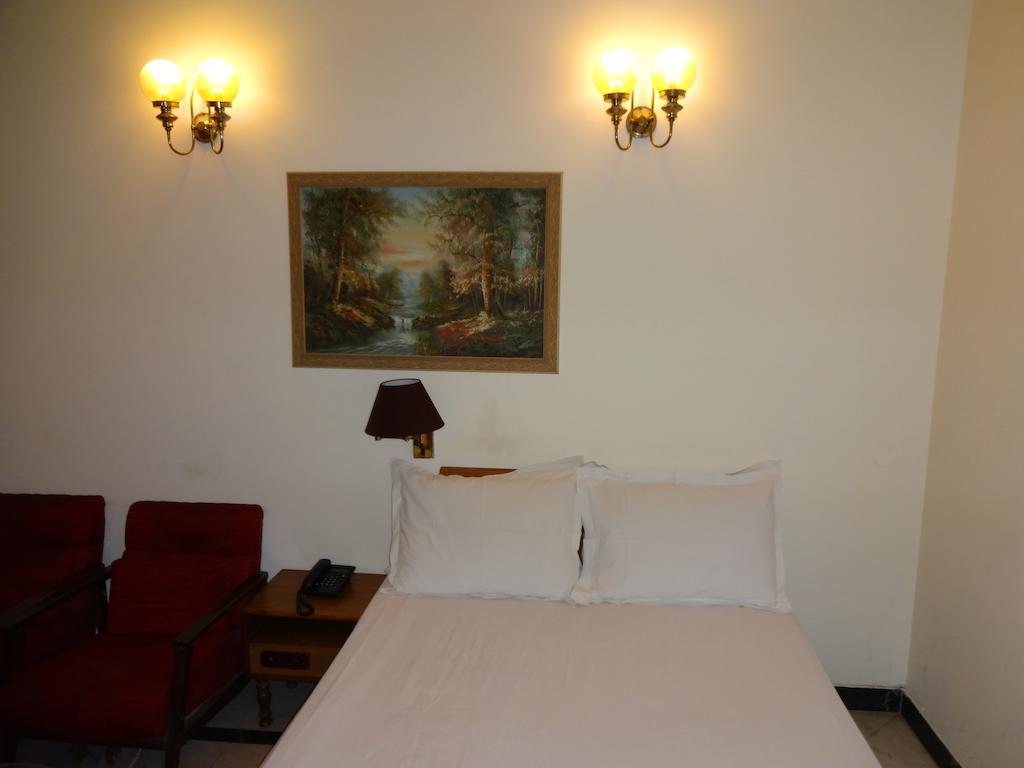 Hotel Alka Premiere Neu-Delhi Zimmer foto