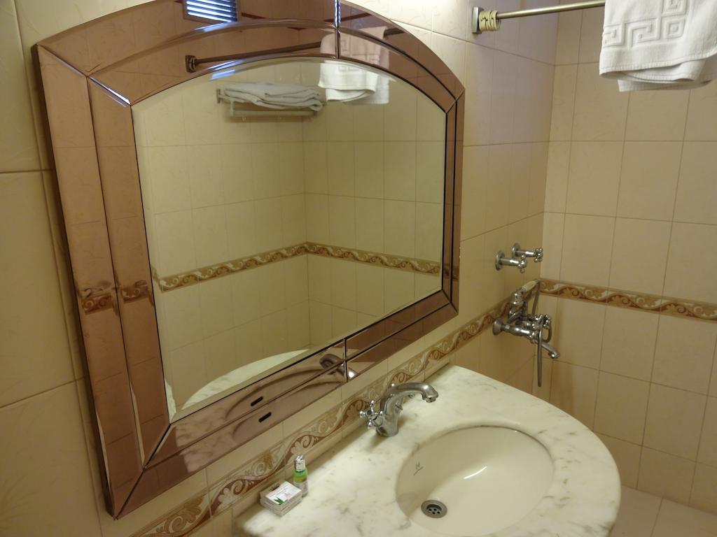 Hotel Alka Premiere Neu-Delhi Zimmer foto